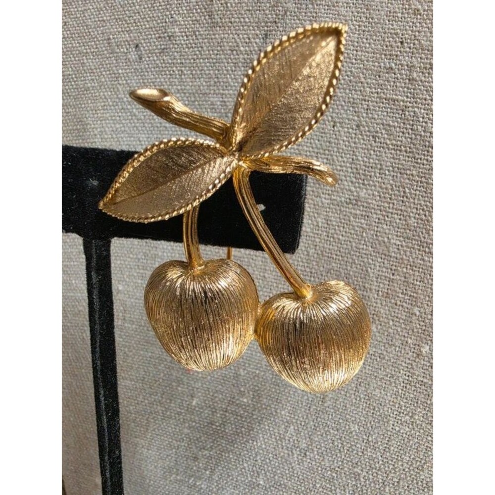 Vintage Sarah Coventry Double Cherry goldtone Brooch